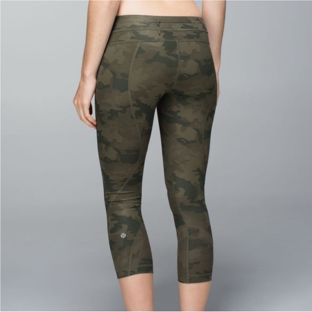 lululemon - Capri Camo Leggings